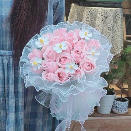 Bó Hoa Hồng Nhạt Voan Trắng